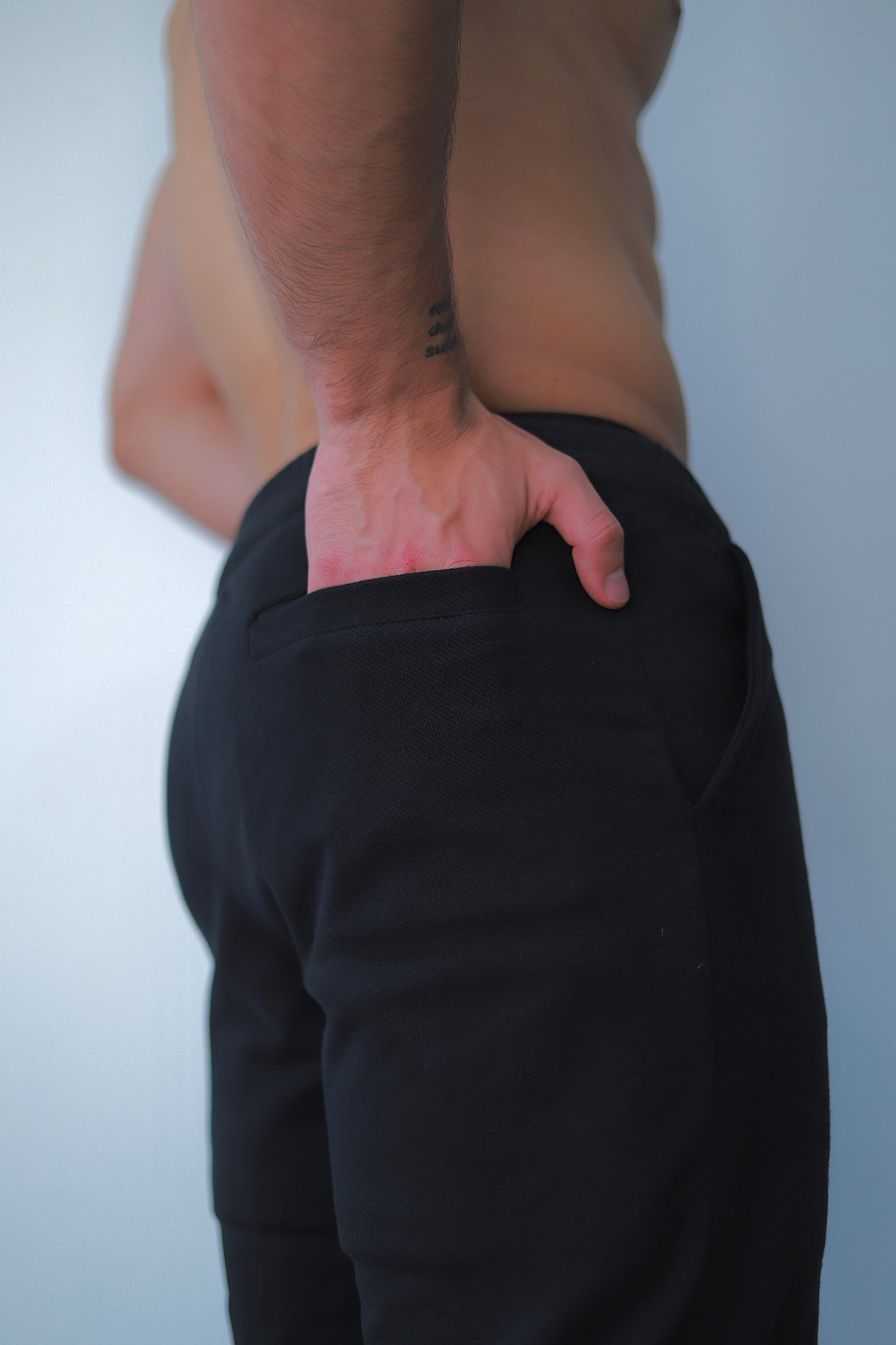 Sudadera Negra Clásica