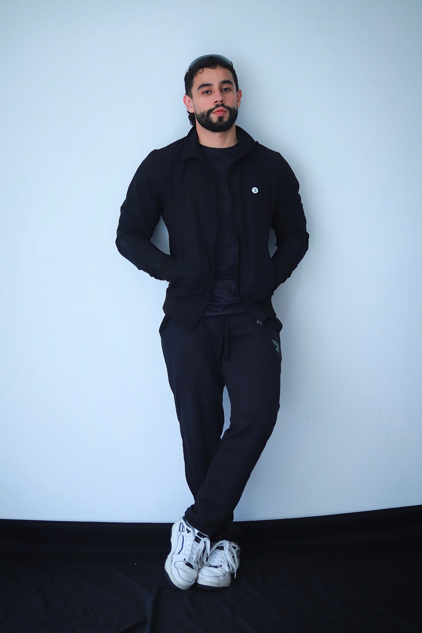 Sudadera Negra Clásica