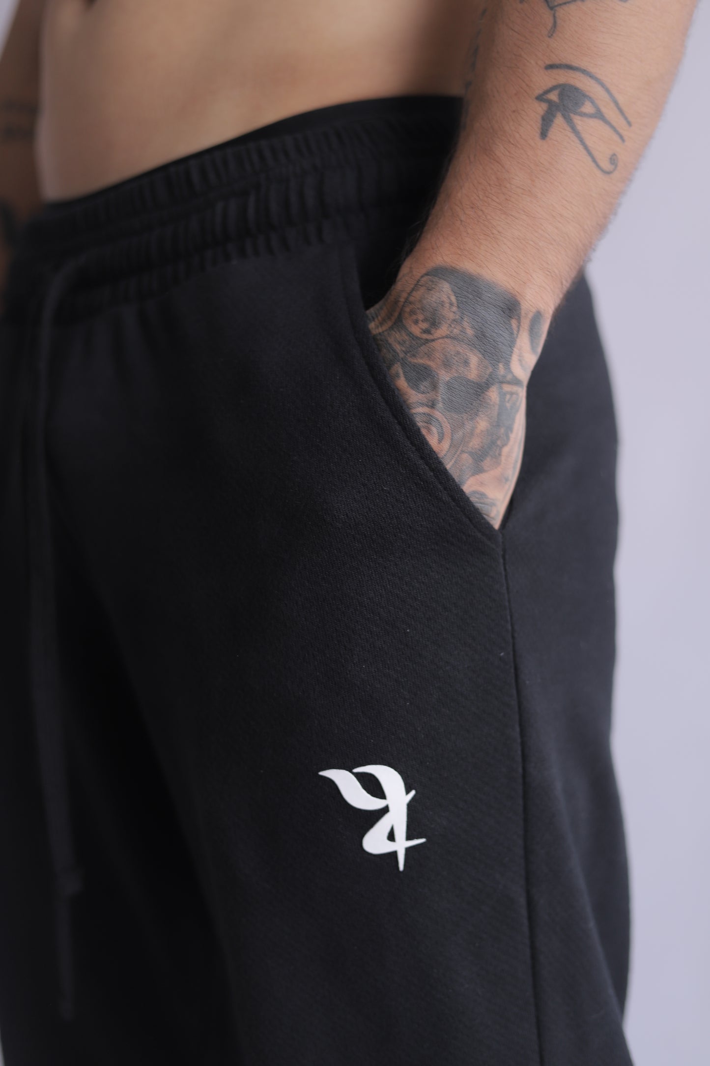 Sudadera Negra Clásica